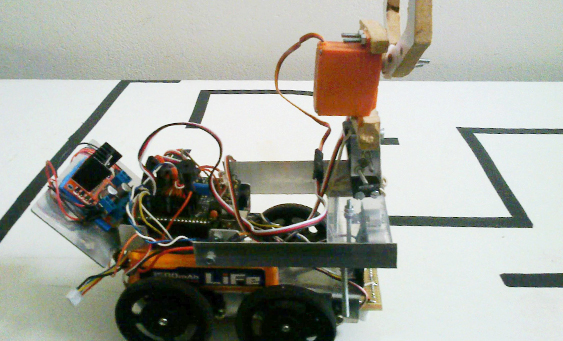 Robô feito pelos alunos da Escola Estadual Professora Elza Facca Martins Bonilha, que usou a tecnologia como caminho para reduzir a evasão escolar por meio do projeto de robótica Pequenos Cientistas, criado em 2010.