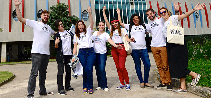 Equipe de voluntários colaboradores da Telefônica Vivo