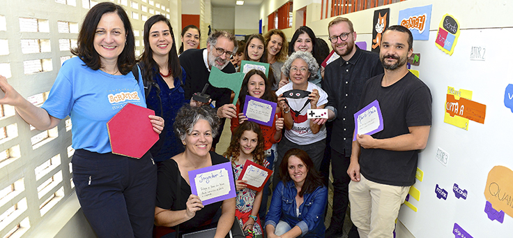 Professores e pais de estudantes na Feira Cultural Amorim Lima