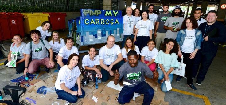 Imagem mostra equipe da Fundação Telefônica Vivo no Esquenta Dia dos Voluntários