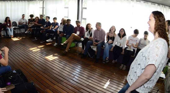 Jovens do Programa Pense Grande participam de dinâmica