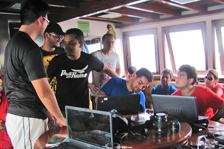 Projeto Barco Hacker, na Amazônia, promove oficinas e palestras que levam tecnologia e inovação a comunidades de Belém
