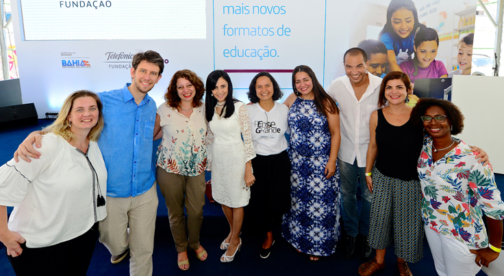 Colégio público inova em ensino na Bahia - Lançamento de parceria com programas da Fundação Telefônica Vivo reuniu estudantes, educadores, comunidade e autoridades em Salvador