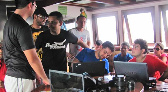 Projeto Barco Hacker, na Amazônia, promove oficinas e palestras que levam tecnologia e inovação a comunidades de Belém