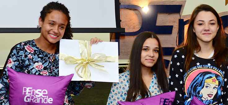 Maiala Safira, Vittoria Zachi e Vitória Mazoni, alunas de 17 anos da ETEC André Boasin,Find Lost, criaram app para facilitar a busca por pessoas desaparecidas