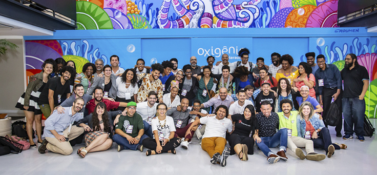 Empreendedores contemplados no programa de aceleração Vai Tec posam agrupados para a foto