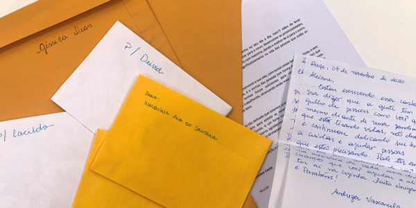 Imagem mostra cartas motivacionais enviadas a funcionários do Instituto Solidare, de Recife (PE), durante a Semana dos Voluntários.