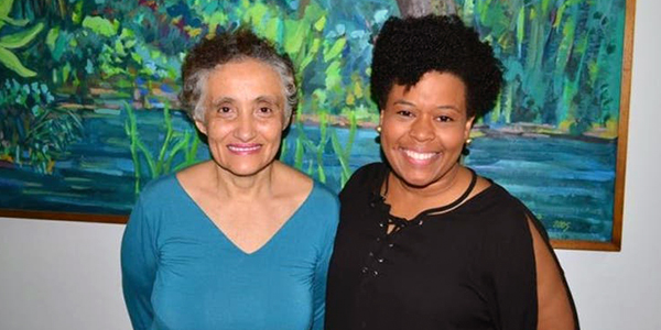 As pesquisadoras Ester Cerdeira Sabino e Jaqueline Goes de Jesus posam para foto