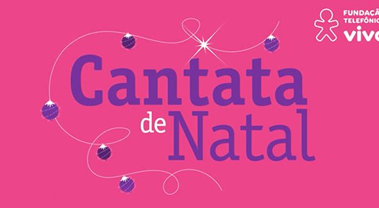 Imagem com fundo rosa e letras em roxo traz o nome do evento Cantata de Natal, evento organizado dentro do Programa de Voluntariado. No canto superior direito está o logo da Fundação Telefônica Vivo.
