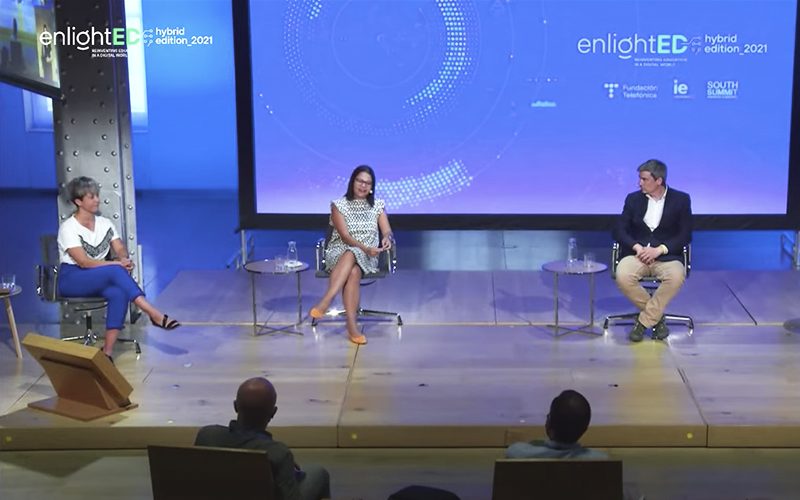 Imagem do encontro do enlightED com os participantes do debate