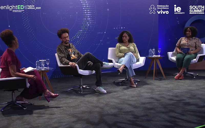 palestrantes convidados para um dos paineis enlightED Brasil falam sobre habilidades e competências para as sociedades digitais