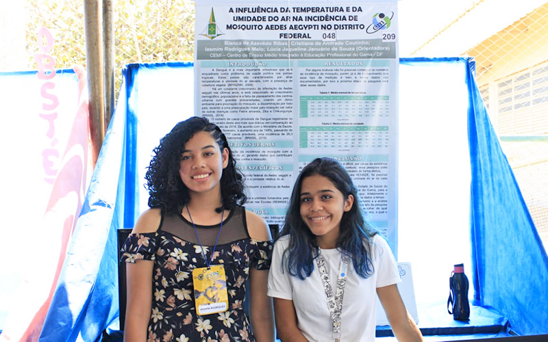 Imagem mostra as jovens Cristiane e Iasmin que venceram a competição internacional de Tecnologia