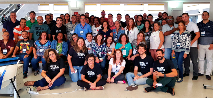 Professores que participaram da formação posam para foto.