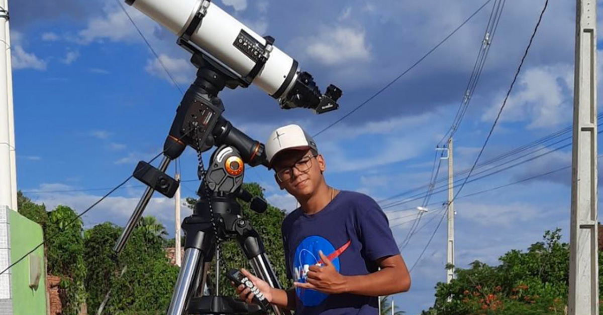 Arthur Felipe, jovem astrônomo que fez um telescópio com material reciclado e agora vai estudar na Nasa