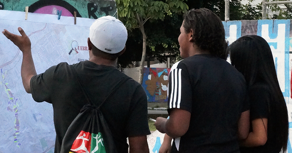 Estudantes debatem em projeto ligado ao Quebrada Maps, que propõe reflexão sobre a periferia por meio de ferramentas como mapas mentais e aspectos culturais