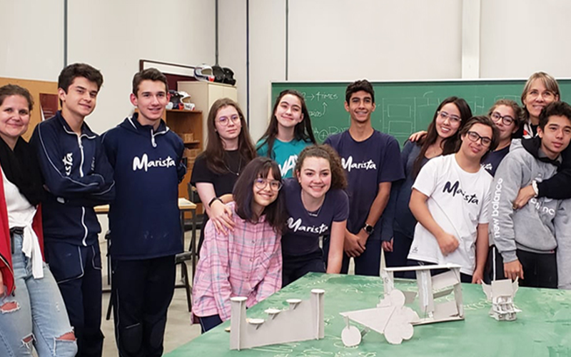 A turma do clube de programação que tem por foco ensinar meninas a fazer software