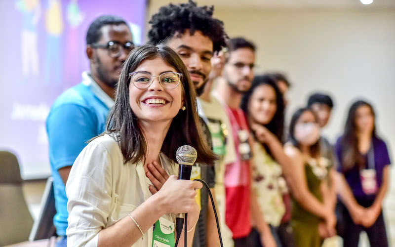 Jovens participam de encontro para debater a nova educação e a inserção das juventudes no mercado de trabalho.