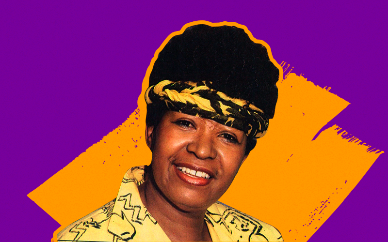 A imagem é uma montagem com a foto da intelectual Lélia Gonzalez e um fundo roxo e amarelo
