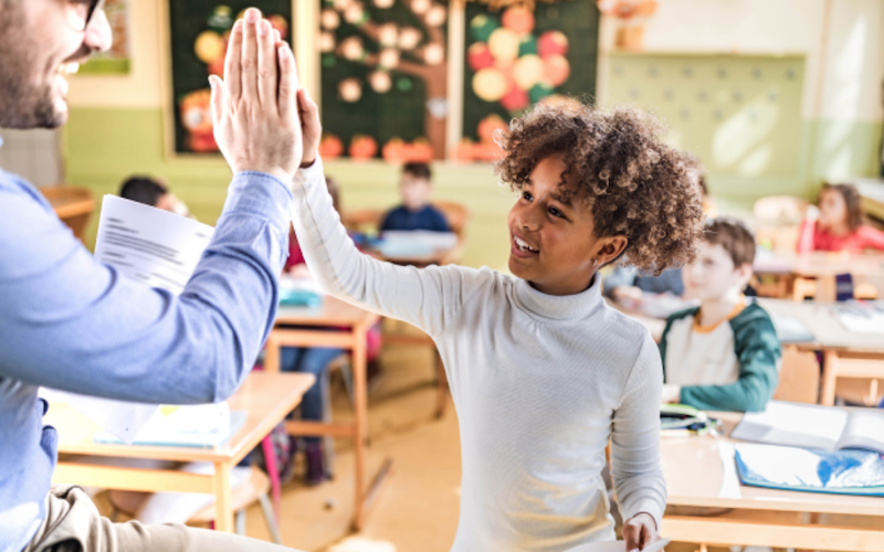 Novas formações da plataforma Escolas Conectadas pretendem apoiar os educadores na recomposição de aprendizagem