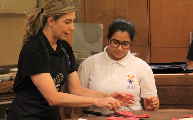 Workshop para estudantes da Afesu Moinho foi muito além do ensino sobre o preparo de comida para um churrasco