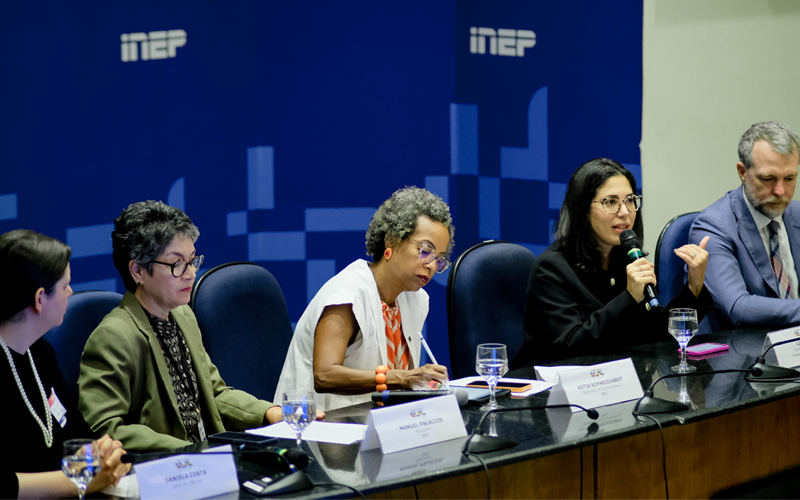 O desafio de Implementar avaliação competências digitais no Brasil foi o tema do seminário