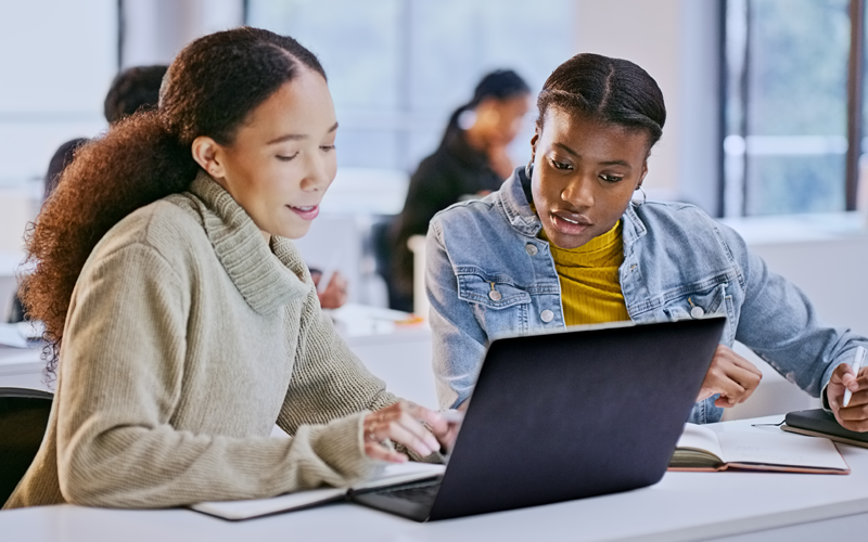 Mais mulheres conseguem empregos na área de tecnologia