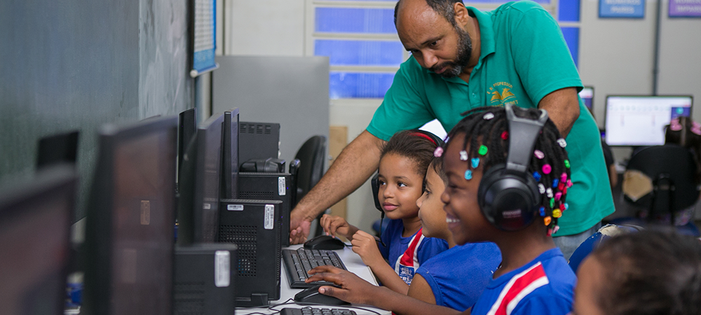 O ensino personalizado de matemática, com o apoio de tecnologias digitais conectadas à realidade dos estudantes dos anos iniciais do Ensino Fundamental, é valioso para a aprendizagem