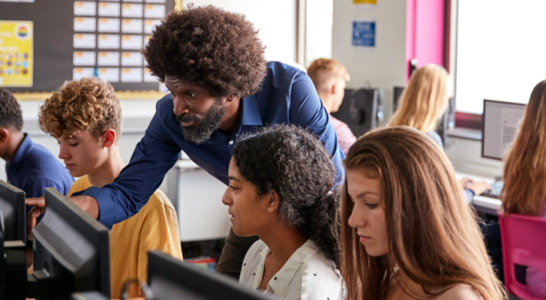 Tecnologia em sala de aula: conheça histórias inspiradoras de quatro professores da rede pública
