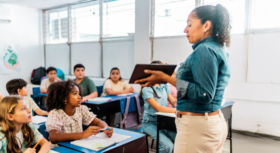 OCDE divulga pesquisa TALIS 2024 (<em>Teaching and Learning International Survey</em>)