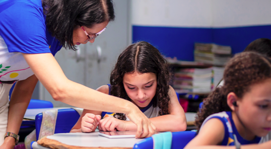 Como a tecnologia pode apoiar escolas na preparação para o Saeb