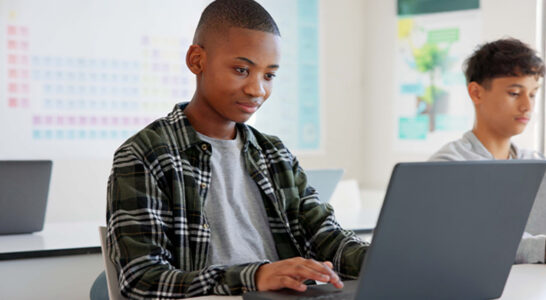 Inclusão Digital na Educação: a importância de integrar tecnologia com equidade e responsabilidade