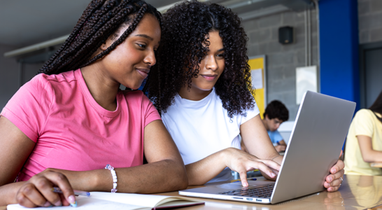 Retrospectiva 2025: Implementação da BNCC Computação é um dos destaques da Fundação Telefônica Vivo