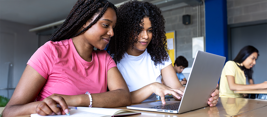 Imagem ilustra a matéria que exemplifica o termo retrospectiva 2025