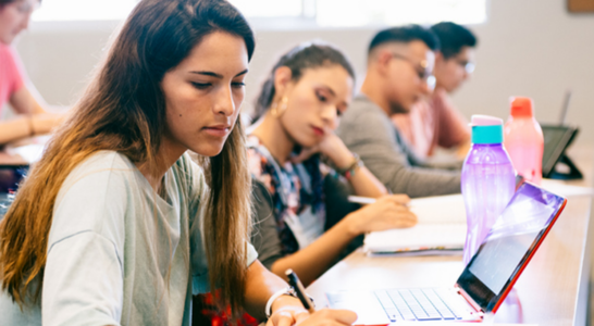 Dados do Censo Escolar 2025: conectividade escolar chega a 94,5%