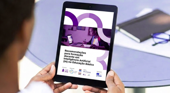 Recomendações para Formação Docente em Inteligência Artificial na Educação Básica