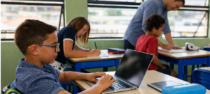Imagem ilustra a matéria que exemplifica o termo tic educação 2025