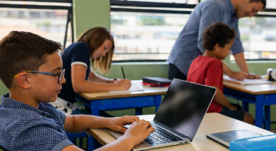 TIC Educação 2025 mostra avanços na educação digital no Brasil