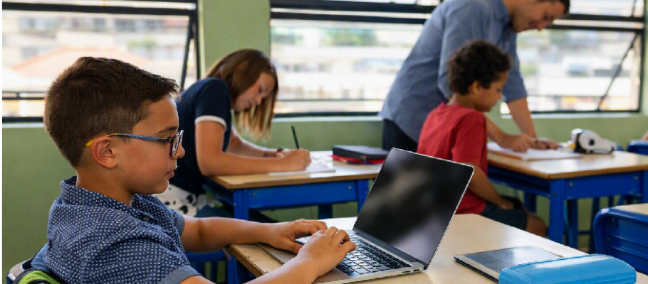 Imagem ilustra a matéria que exemplifica o termo tic educação 2025