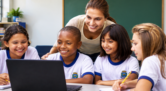 Competência ou habilidade? Entenda como a BNCC Computação organiza o que os estudantes devem aprender